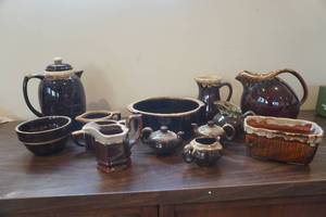 lot 687 image: Brown Pottery