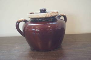 lot 690 image: Brown Glazed Pot