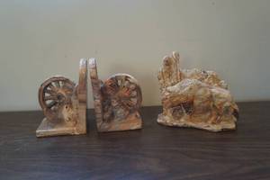 lot 693 image: Desert Decor Bookends & Buffalo