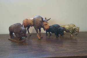 lot 694 image: Buffalo Figures