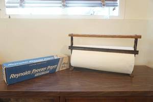 lot 724 image: Freezer Paper Machine