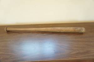 lot 726 image: Wood Bat