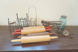 lot 729 image: Vintage Kitchen Tools