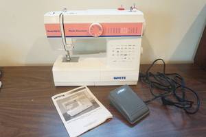 lot 737 image: White Model W445 Sewing Machine