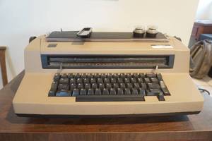 lot 739 image: IBM Typewriter