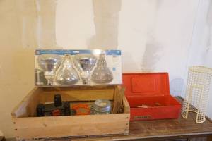 lot 746 image: assorted hardware