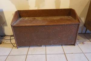 lot 747 image: Wood Shoe bench