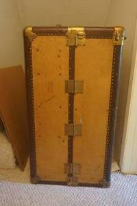 lot 759 image: Large Vintage travelers closet Trunk