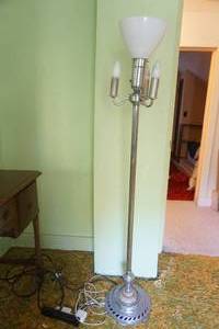 lot 763 image: Vintage Floor Lamp