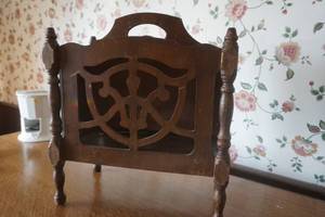 lot 772 image: Vintage Magazine Rack