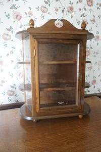 lot 773 image: Wall mounted Glass display case