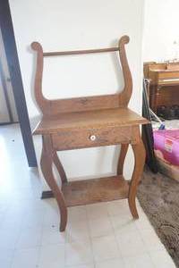 lot 775 image: Antique Dry Sink