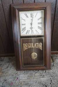 lot 780 image: Vintage Regulator Pendulum Clock