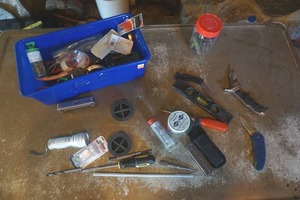 lot 787 image: assorted tools-hardware-knife