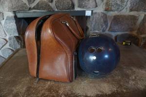lot 792 image: Brunswick bowling balls and carrying case