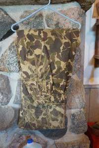 lot 803 image: Camo Pants