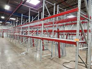 Pallet Racking - Uprights (11), Cross Beams (40), Grates (40)