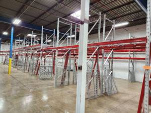 Pallet Racking - Uprights (11), Cross Beams (40), Grates (40)