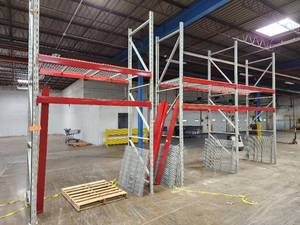 Pallet Racking - Uprights (8), Cross Beams (16), Grates (16)