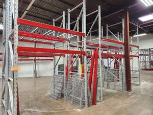 Pallet Racking - Uprights (5), Cross Beams (16), Grates (16)