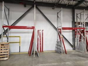 Pallet Racking - Uprights (4), Cross Beams (12), Grates (12)