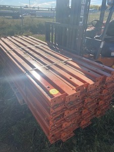 lot 17 image: 49pcs 4.5 Horizontal Beams 108 Long