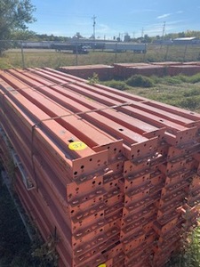 lot 37 image: 49pcs 4.5 Horizontal Beams 108 Long