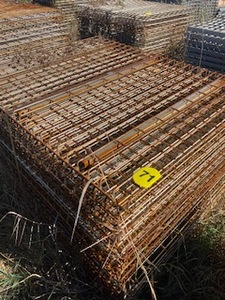 lot 71 image: 30pcs 36x46 Wire Decking