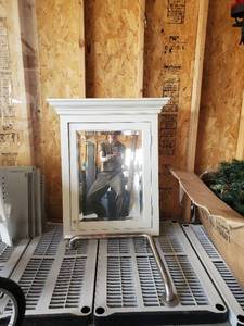 Vanity Cabinet & Tub Rail