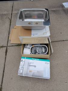 Sink Accessories and Metris Faucet