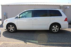 2011 Volkswagen Routan SE