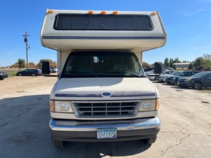 lot 30 image: 1996 YELLOSTONE CAPRI MOTORHOME - Ford E-350 - 2 Owners -