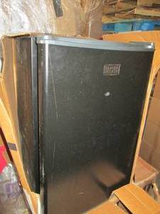 BLACKDECKER 2.5 Cu. Ft. Compact Fr...