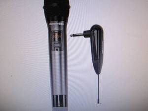 Karaoke USA 900MHz UHF Wireless Mic...