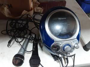 Portable Memorex Karoke Machine With 2-Mics