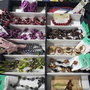 26-Cards Of Beads & Jewelry Makings
