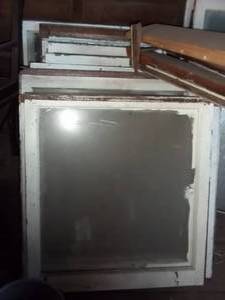 lot 7 image: Large lot of assorted antique windo...