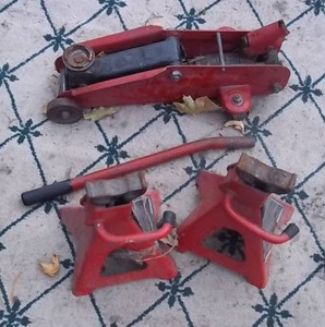 lot 58 image: Set of (2) Team Mechanic jack stand...