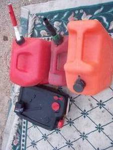 lot 71 image: Lot of Assorted plastic gas cans an...