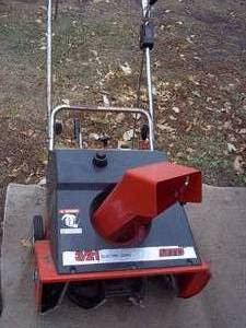 lot 84 image: MTD 321 Gas snowblower with electr...