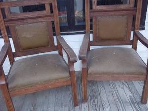lot 102 image: Set of (2) vintage wooden Head Tabl...