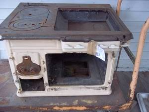 lot 105 image: Incomplete Antique Cast Iron Cookin...