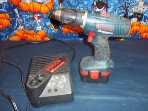 lot 184 image: Bosch 14.4v cordless drill-driver w...