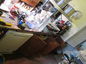 lot 125 image: Entire contents of kitchen island i...