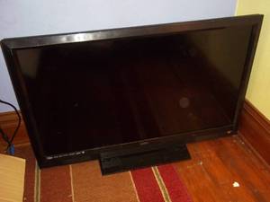 lot 358 image: Large flat screen TV Vizio 47...