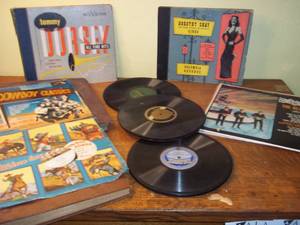 lot 364 image: Lot of vinyl record albums in a pla...