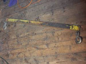 lot 411 image: Lift bar with 2 hooks 4 long...
