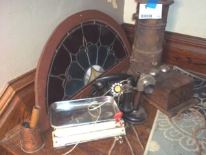 lot 292 image: Large lot of vintage items includin...