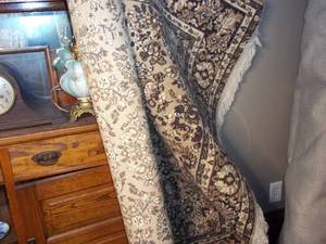 lot 507 image: Large decorative area rug...