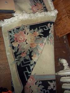 lot 509 image: Large decorative area rug...